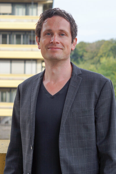 Prof. Dr. Julian Roelle